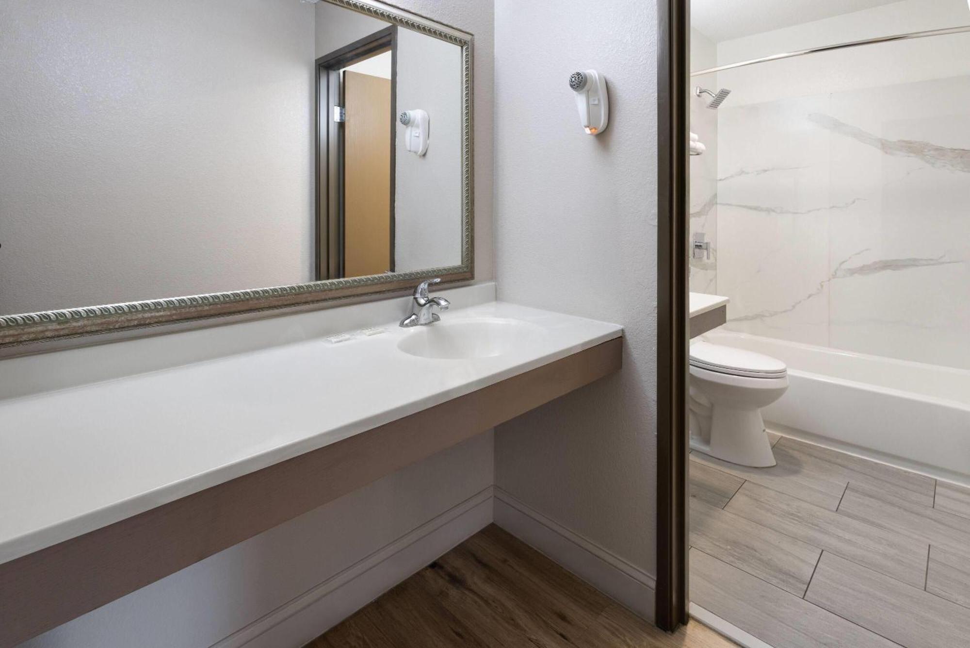 Super 8 By Wyndham Richmond Midlothian Turnpike Hotel Ngoại thất bức ảnh
